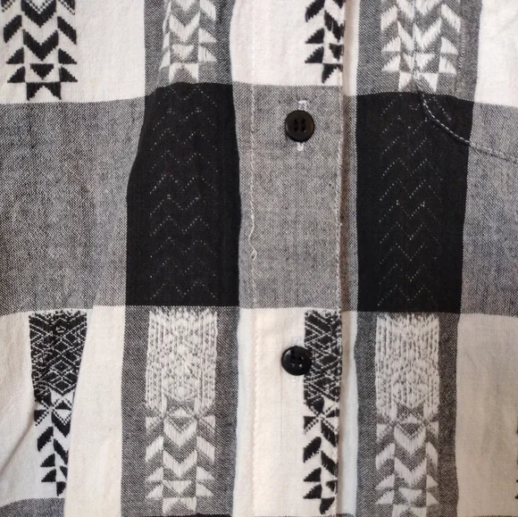 Vintage 100% cotton Company One Western black and white short-sleeved button up - Picture 6 of 6
